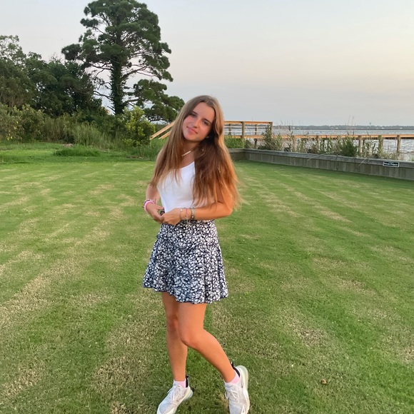 Meet your Posher, Carly - Picture 3 of 3